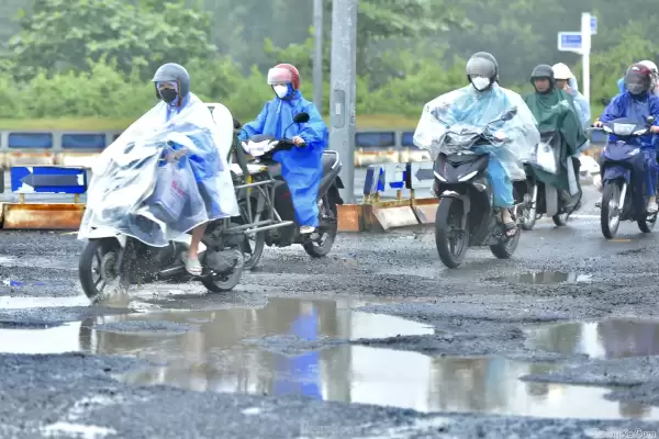 5 tình huống nguy hiểm thường gặp khi lái xe mùa mưa - Ảnh minh họa 2