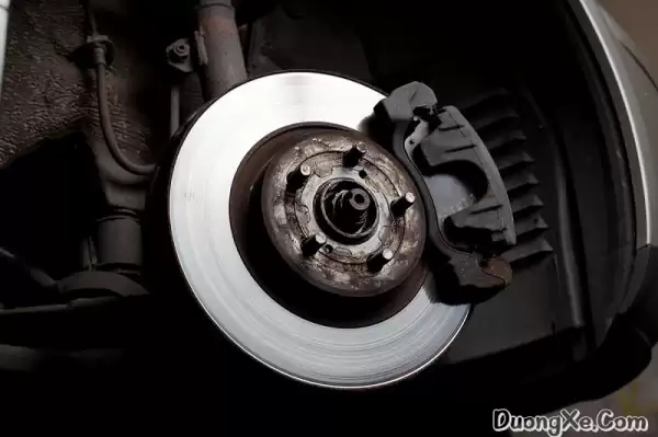Nhận biết Cùm Phanh Ô tô bị hỏng với các triệu chứng phổ - Ảnh minh họa 2