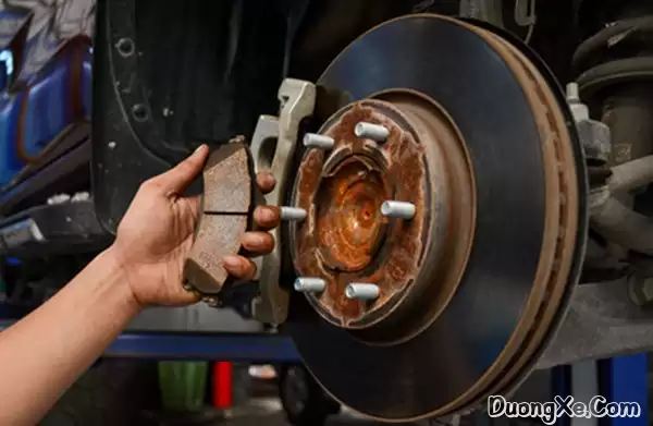 Nhận biết Cùm Phanh Ô tô bị hỏng với các triệu chứng phổ - Ảnh minh họa 1