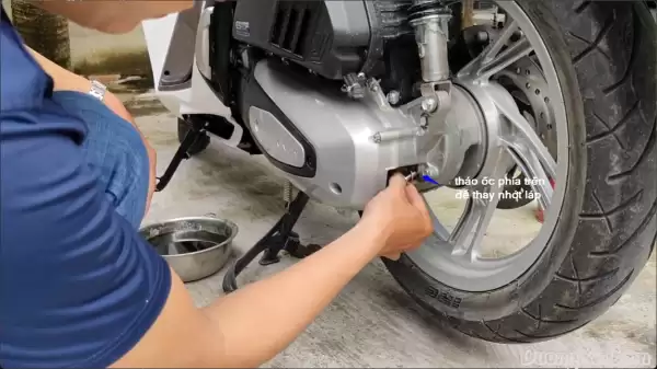 Cách chọn và thay dầu hộp số (nhớt láp) Honda SH 125i & - Ảnh minh họa 3