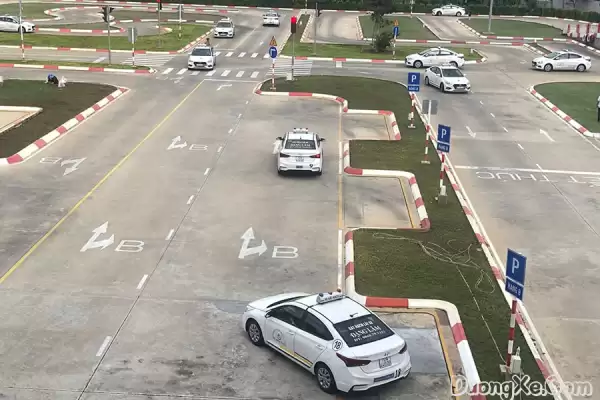 Thi đỗ nhưng chưa nhận bằng lái xe có được phép lái xe ? - Ảnh minh họa 1