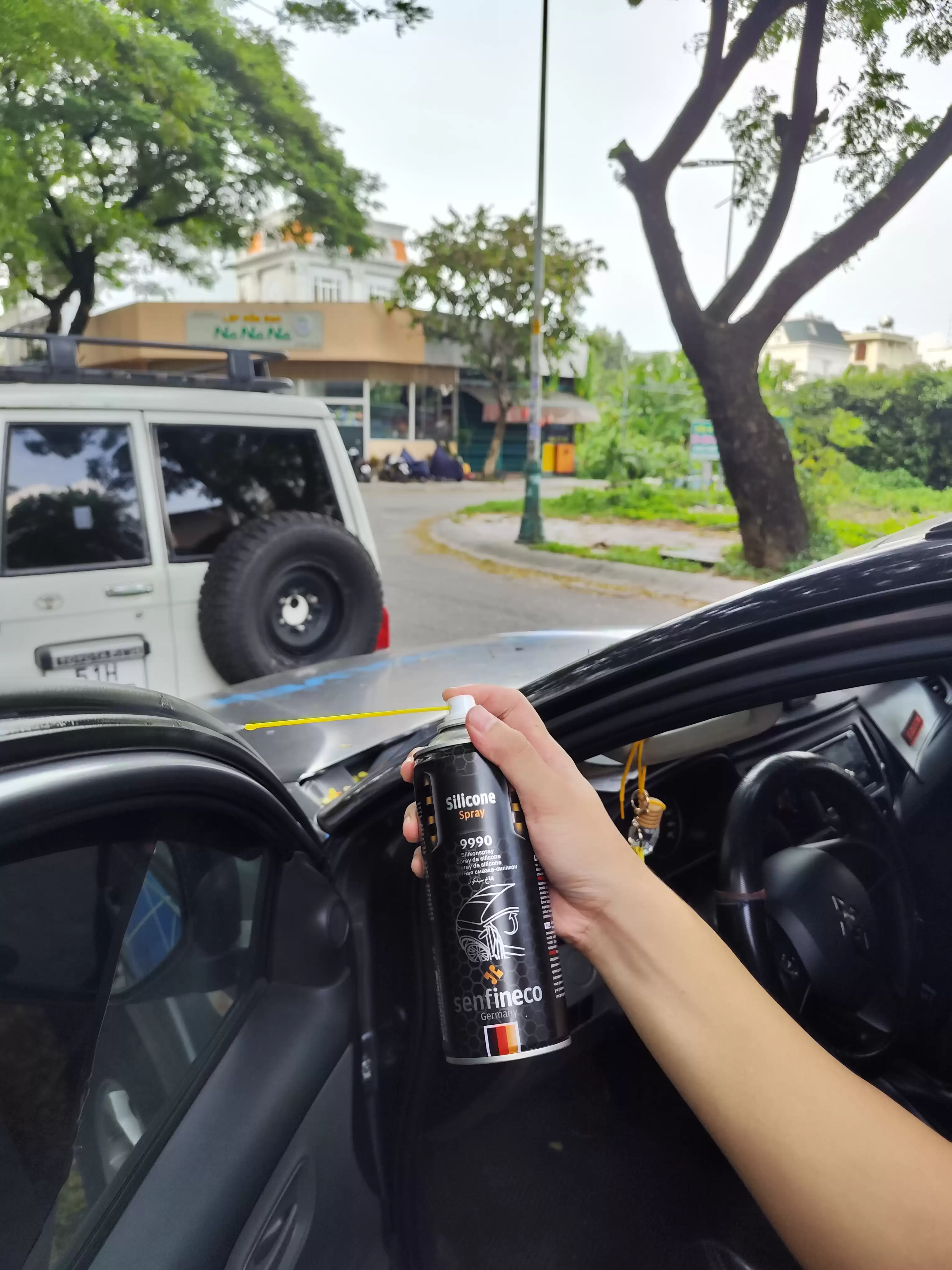 Senfineco 9990 - Dung Dịch Bảo Dưỡng và Làm Mềm Ron Cao Su - Silicone Spray 450ml - Ảnh minh họa 3
