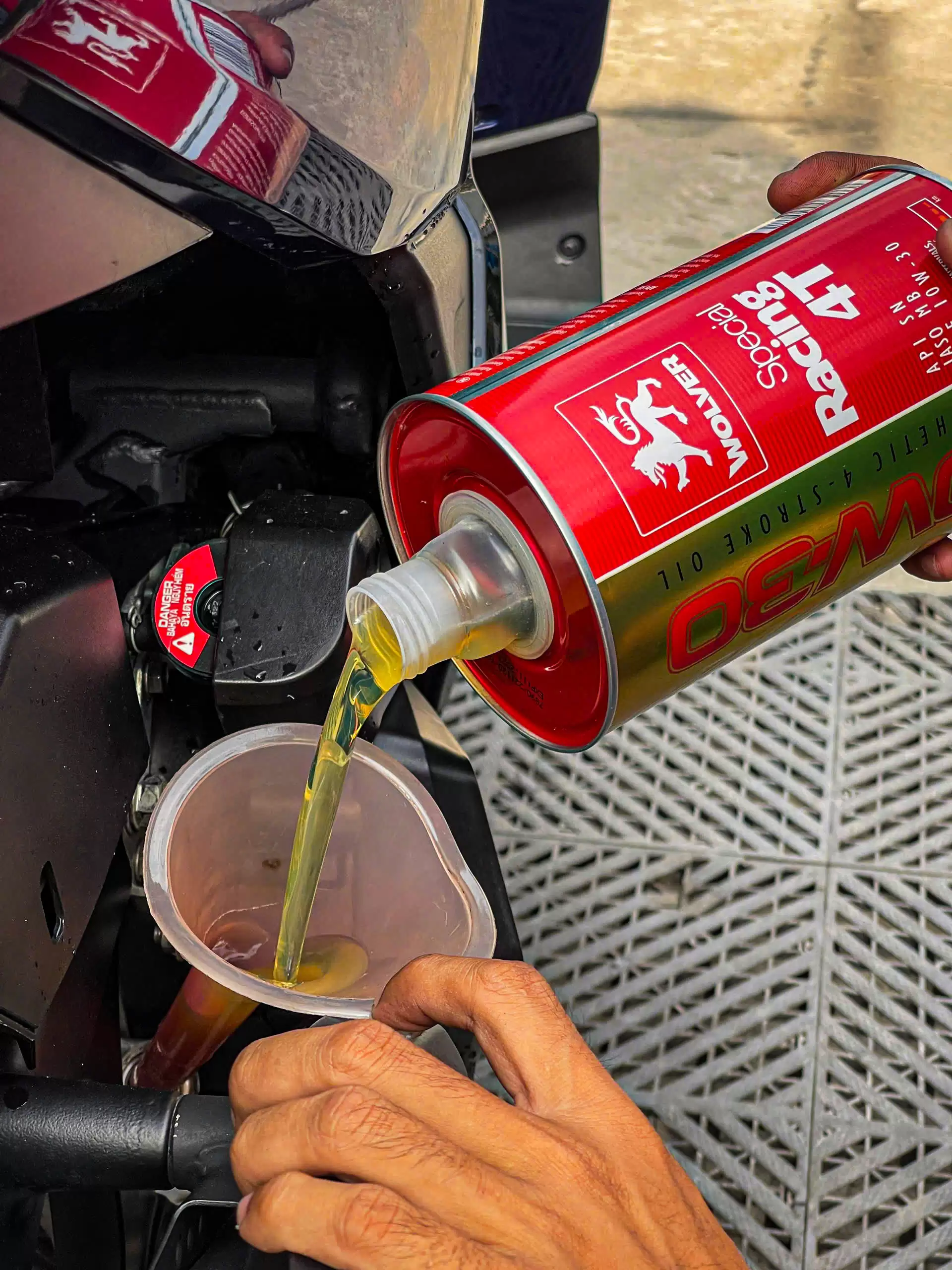 Wolver Special Racing 10W-30 0.8L - Nhớt Chuyên Dùng Cho Xe Tay Ga - Ảnh minh họa 4