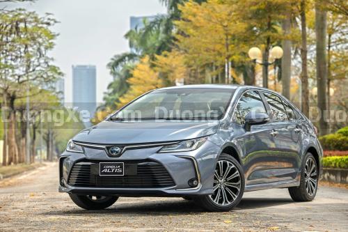 Người độc thân nên mua xe Senda hay Hatchback ?