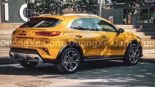 Người độc thân nên mua xe Senda hay Hatchback ?