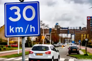 Biển báo giới hạn tốc độ nào mà tài xế sẽ không bị phạt ?