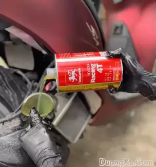 Cách thay dầu động cơ cho xe SH125i/SH160i đúng kỹ thuật
