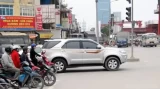 Dừng đèn đỏ quá vạch theo nghị định 168 bị phạt bao nhiêu ?