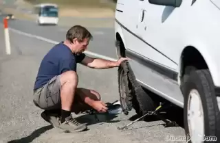Nổ Lốp Xe Khi Đang Chạy: Mẹo Giữ Bình Tĩnh Và Xử Lý Nhanh