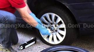 Hướng Dẫn Tự Vá Lốp Xe Ô Tô Khi Bị Thủng Trên Đường
